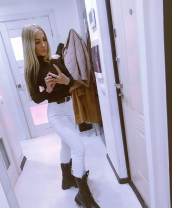 🌸💋
С удовольствием предоставлю тебе комфорт и раскрепощение в моих объятиях. Мне нравится заниматься сексом и я гарантирую тебе полное удовлетворение. 💦💥
Мои услуги разнообразны и абсолютно конфиденциальны. Могу стать для тебя идеальной спутницей на любое мероприятие или провести незабываемую ночь в одиночестве. 🍾🌃
Мои фото подтверждают мою красоту и сексуальность. Вместе с нежными прикосновениями и страстным взглядом я покорю тебя с первой минуты нашей встречи. 😍💃
Мои клиенты всегда остаются довольны и возвращаются ко мне снова. Читай отзывы о моей работе и убедись сам! 💌🌟
Живу в Москве и готова воплотить все твои фантазии. Со мной ты получишь настоящий сексуальный праздник! 💥🔥 Елена